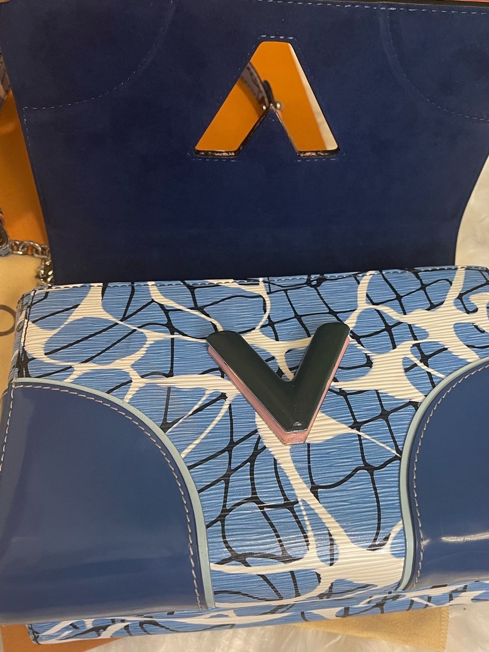 VGUC Louis Vuitton Limited Edition Aqua Epi Twist MM Bag 2016 Cruise Runway SHW - Picture 13 of 16
